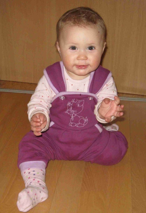 Dětské tepláky s laclem Dětský svět fialové s kočičkou