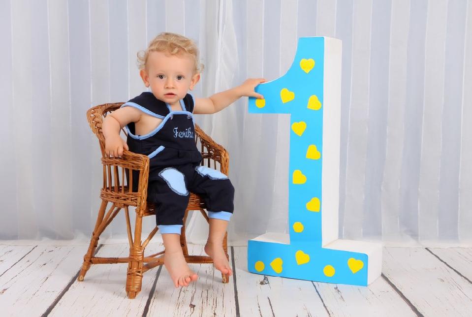 Dětské tepláčky s laclem a záplatami Dětský svět tmavě modré s medvídkem ve vestě vel.86