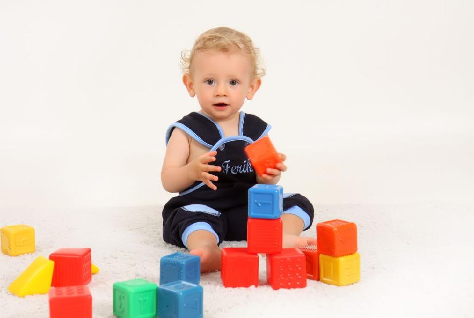 Dětské tepláčky s laclem a záplatami Dětský svět tmavě modré s medvídkem ve vestě vel.86