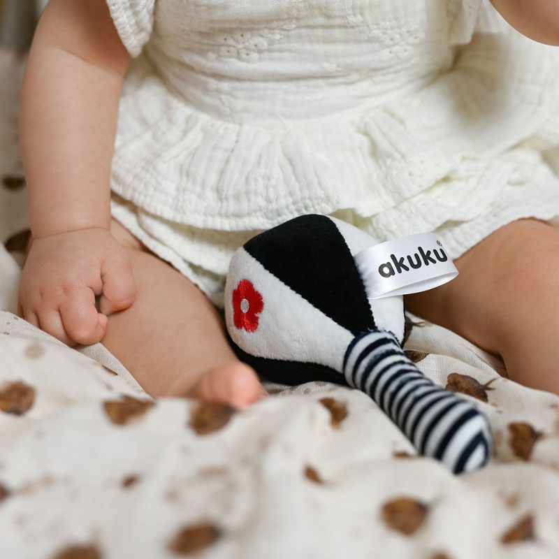 Kojenecká senzorická kontrastní hračka s chrastítkem Akuku Rumbakoule