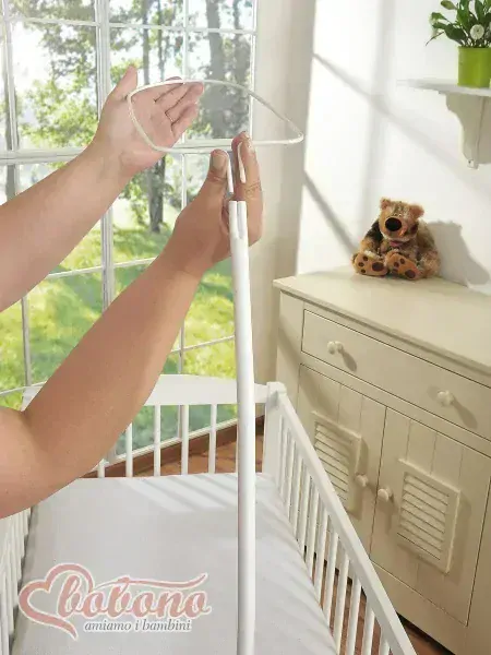 Držák nebes na postýlku Korando – kovový držák pro nebesa | univerzální